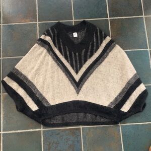 Evereve Black and Cream Poncho Sweater